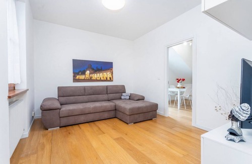 Udine Apartment | GuestHost - The property enjoys a strategic position, just a few steps from the historic center and only 10 minutes by car from the hospital. Its location makes the apartment perfect for any type of trip: nearby, you can find typical bars, ethnic restaur