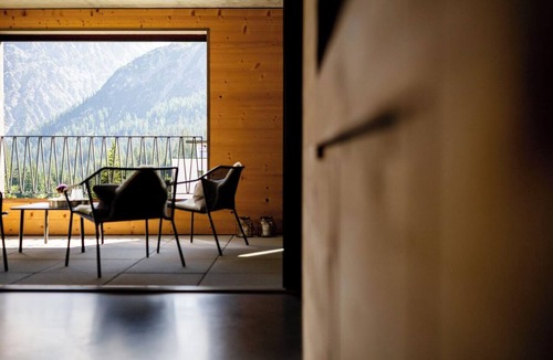 Arosa Apartment | Haus Burgermeister Wohnung Älplihorn Appartement/Fewo, Dusche oder Bad, WC, 4-Be by Interhome