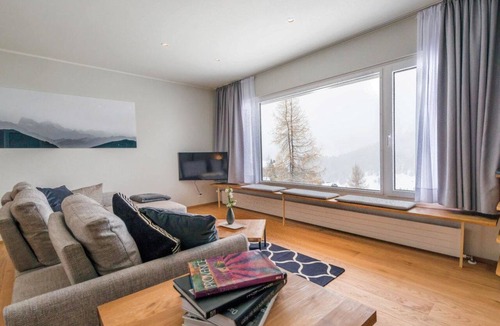 Arosa Apartment | Haus Mattern - Atelier Appartement/Fewo, Bad, WC, 2-Bettwohnung by Interhome