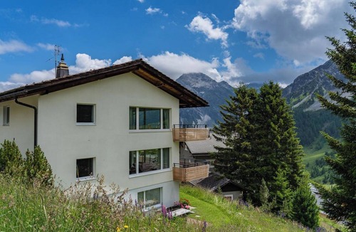 Arosa Apartment | Haus Mattern - Mittaglugga Appartement/Fewo, Dusche und Bad, WC, 6-Bettwohnung by Interhome