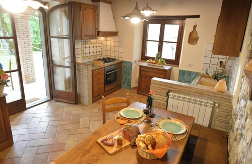 Caprese Michelangelo House | Historic farmhouse in the Tuscan hills