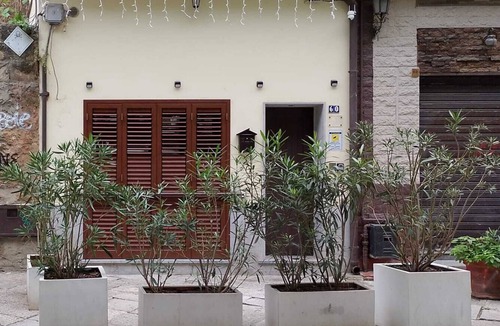 Castellammare Vucciria Apartment | Historical center apartment.(Nina's house Venice)