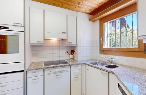 Bever Apartment | Holiday Apartment in Bever with Mountain Views, Sleeps 6