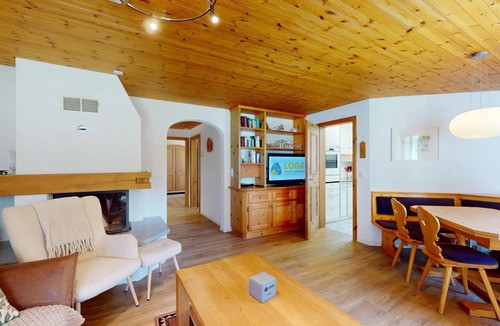 Bever Apartment | Holiday Apartment in Bever with Mountain Views, Sleeps 6