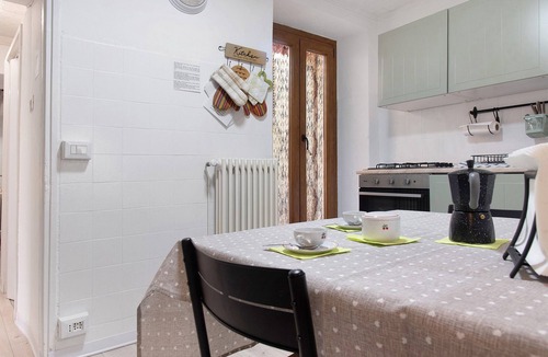 Brusimpiano House | Holiday Home 'Cà Rosina' Brusimpiano CIN: IT012024C2QW54KCLE