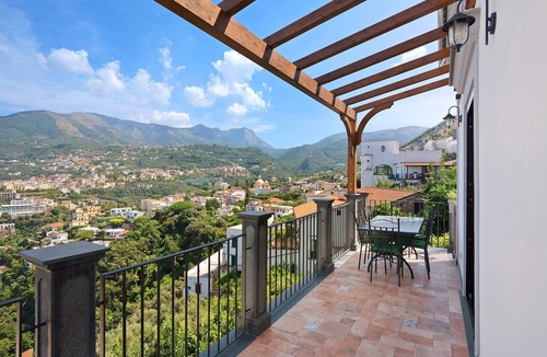 Seiano House | Holiday Home "Casetta Punta la Guardia" with Sea View, Private Terrace & A/C