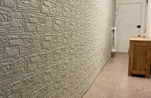 Collesalvetti House | Holiday Home 'Casa Del Colle' with Shared Garden, Wi-Fi and Air Conditioning