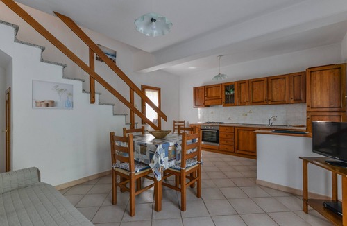 Procchio House | Holiday Home "Castagnola" with Private Garden and Terrace