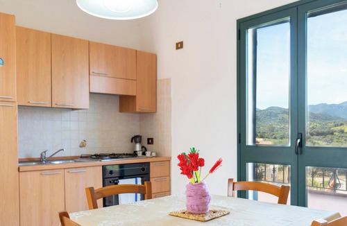 Limpiddu House | Holiday Home 'Limpiddu 6' with Mountain View, Shared Garden and Balcony