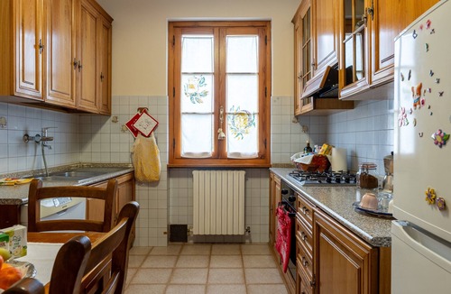 Montevarchi House | Holiday Home 'Poggio Loccano' with Private Garden and Balcony