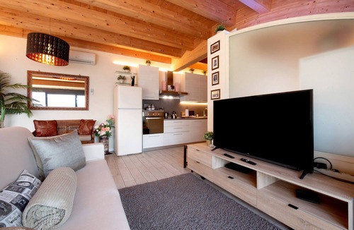 Perledo House | Holiday Home "Relax and Happiness" Lake View, Private Jacuzzi, Shared Heated Indoor Pool