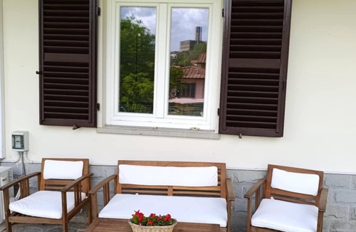 Porrena House | Holiday Home 'Tramonto sul Castello di Poppi' with View, Hot Tub, Garden & Wi-Fi