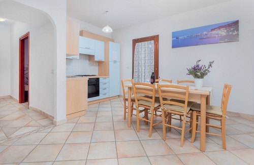 San Teodoro City Centre House | Holiday Home 'Villetta Bifamiliare 3' with Wi-Fi, A/C, Terrace & Garden
