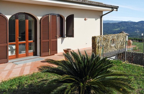Castellaccio Villa | Homerez - Villa for 7 ppl. with swimming-pool and jacuzzi at Castellaccio