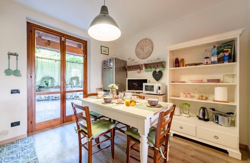 Besozzo House | HomeSweetHome Lake-View Villetta a schiera with Garden, Besozzo, Italy