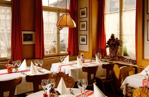 Wilderswil Hotel | Hotel Bären - INCL. LIFT PASS Double room/2 addl. beds, shower/wc (max. 3 adults 1 child), HB