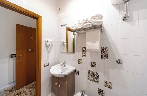Scafati Hotel | Hotel DALI Scafati Located just steps from the historic city of Pompeii.