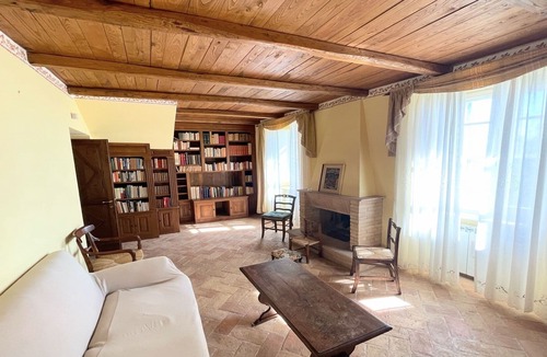 Colpetrazzo Villa | Huge villa with exclusive pool + gardens/WIFI/sleeps 8 - close to Spoleto