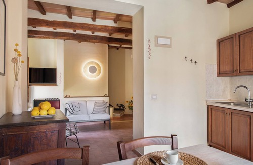 Castelnuovo dell'Abate Apartment | Il Borghetto - La Ghibellina Townhouse, private apartment with balcony