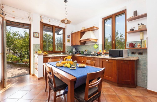 Meta House | Il giardino dei Gigli, few steps from the sea