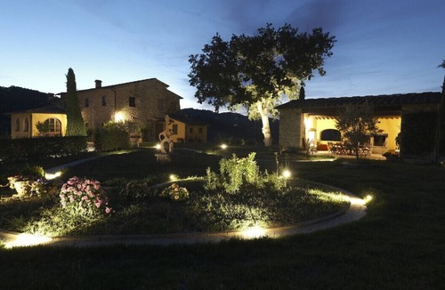 San Pietro in Bossolo Cottage | Il Girasole, apartment in farmhouse with garden in the heart of Chianti