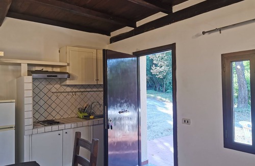 Campagnano di Roma Apartment | INDEPENDENT APARTMENT FOR 2 PEOPLE IN BEAUTIFUL ESTATE NEAR THE LAKE