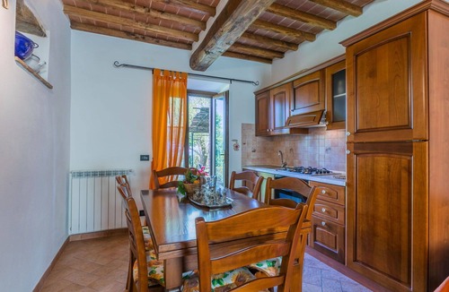 Castelnuovo di Val di Cecina Apartment | Cosy apartment for 8 people with WIFI, pool, TV, patio and pets allowed