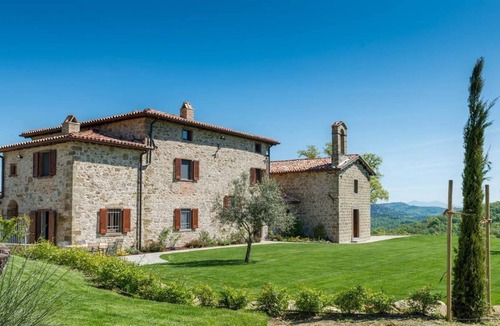 Monte Santa Maria Tiberina Villa | Stunningly restored, 16th century hilltop property with adjoining church