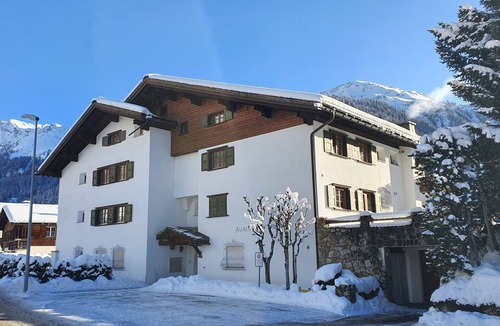 Klosters-Serneus Apartment | Klosters Chalet. A classic & cosy centrally located apartment in sunny Klosters