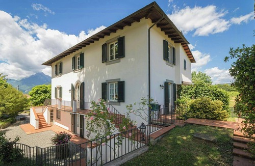 Mologno House | La Barghigiana. Villa near Barga with private pool