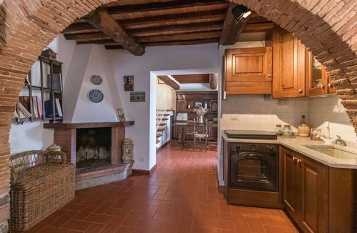 Mologno Villa | La Barghigiana, villa with private pool, large fenced garden, WiFi