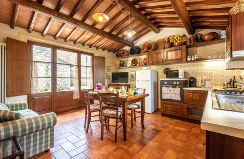 San Sano Apartment | 'La Casa Di Emma' Apartment with Wi-Fi and Air Conditioning