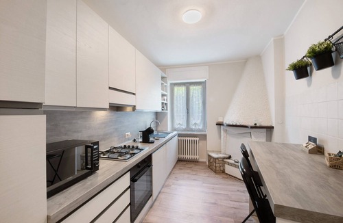Civenna Apartment | La Casa di Tina with Balcony – Civenna