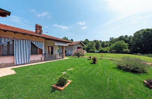 Leggiuno House | La Casa In Campagna: Rustic Retreat 800m from the Lake, Leggiuno, Italy