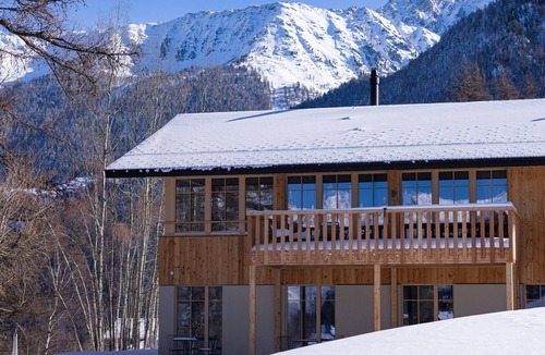 Mayens-de-Riddes Ski Chalet | La Tzoumaz Lodge, 4 Vallées luxury chalet, daily housekeeping, sleeps 10 to 12
