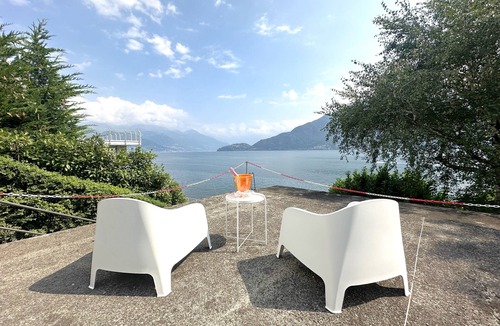 Vignola Apartment | Lake Front Retreat
