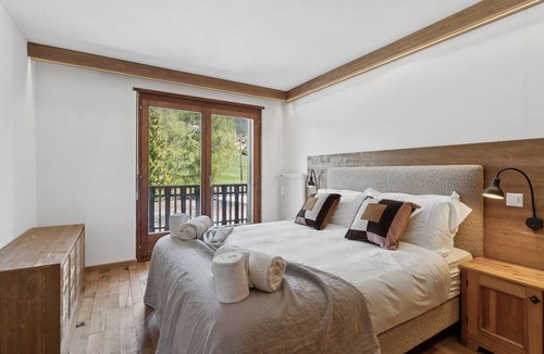 Montana Apartment | Lake View Retreat by Mrs Miggins – Elegant apartment with lake views in Crans-MontanaLake View Retre