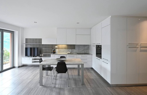 Melide Apartment | Lake View Suite 86 in Melide