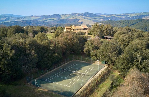 San Macario In Monte Villa | Large Tuscan Villa for 12 with Private Pool and Tennis Court