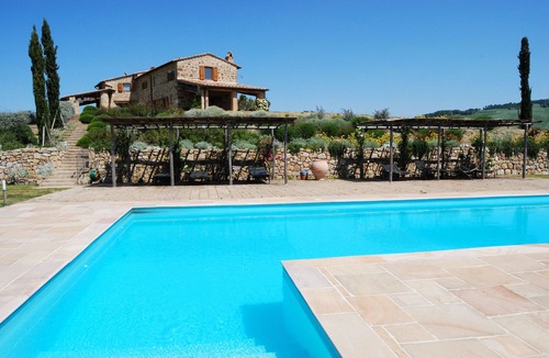 Monticchiello House | Lavender Apartment with a view of the Val d'Orcia