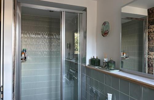 Aigle Bed & Breakfast | Le cabinet de curiosités de Natacha