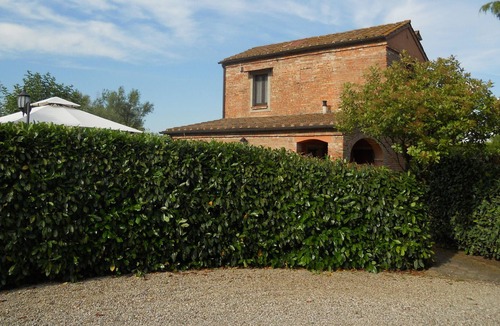 Valiano Apartment | Le Manzinaie - Villa Viole with pool in typical Tuscan farmhouse