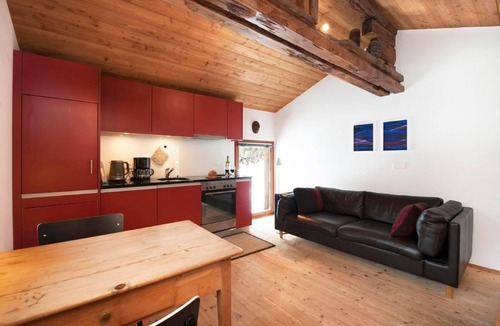 Niederwald Ski Chalet | Listed spyhole from the 17th century