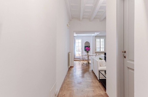 San Frediano Apartment | Live like a local: Chic, 😃 Happy, Center Florence, Terrace💕walk to monuments