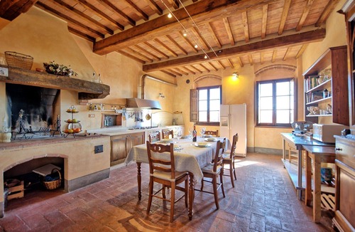 Colle di Val d'Elsa Apartment | Lovely apartment for 6 people with WIFI, TV, terrace and panoramic view, close to San Gimignano