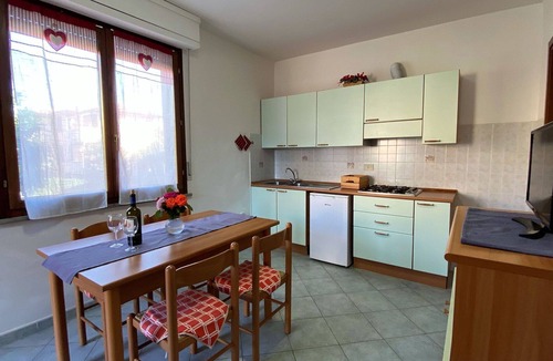 Vada Apartment | Lovely apartment for 4 guests with TV and patio