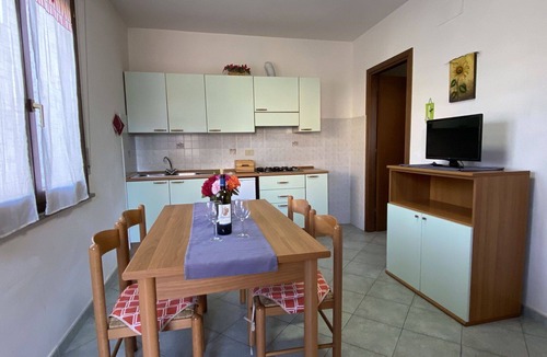 Vada Apartment | Lovely apartment for 4 guests with TV and patio