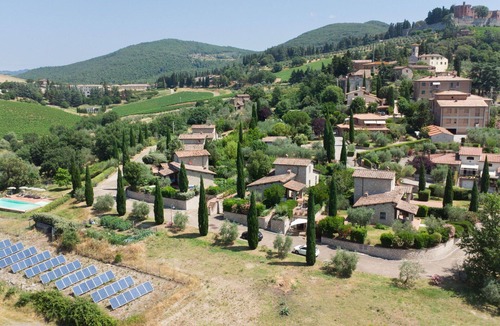 Gaiole in Chianti House | Lovely apartment in villa for 4 people with pool, A/C, WIFI, TV and pets allowed