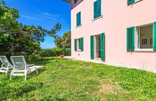 Rosignano Marittimo Apartment | Lovely apartment for 4 people with WIFI, pool, TV and patio