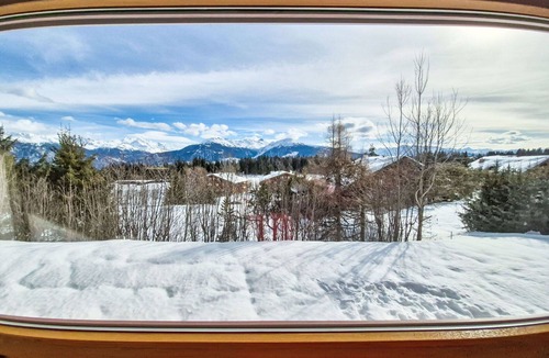 Montana Apartment | Lovely apartment for 6 guests with WIFI, TV, balcony, pets allowed and panoramic view